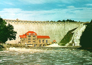 Zapora wodna w Pilchowicach i elektrownia poniżej